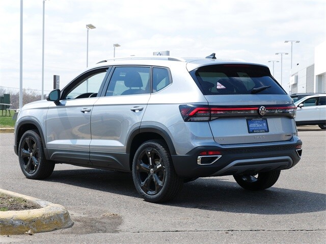 2025 Volkswagen Taos SEL photo 3
