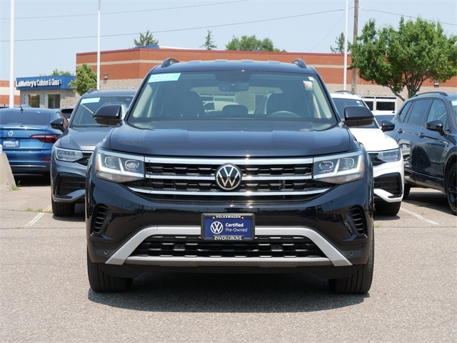 Certified 2022 Volkswagen Atlas SE w/Tech with VIN 1V2HR2CA1NC514453 for sale in Inver Grove Heights, Minnesota