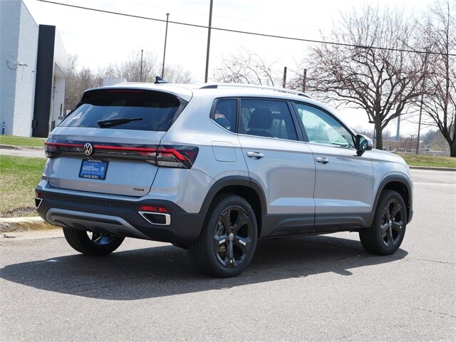 2025 Volkswagen Taos SEL photo 2