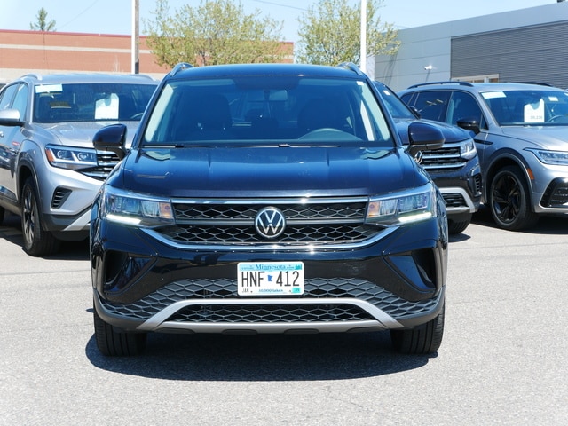 Used 2022 Volkswagen Taos SE with VIN 3VVWX7B24NM046112 for sale in Inver Grove, Minnesota