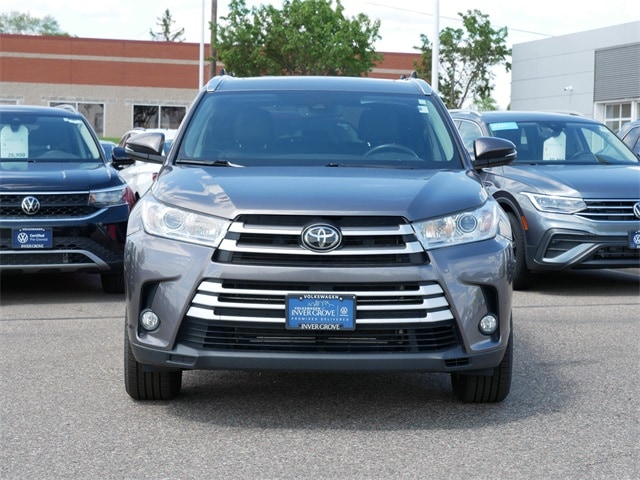 Used 2019 Toyota Highlander XLE with VIN 5TDJZRFH4KS703144 for sale in Inver Grove, Minnesota