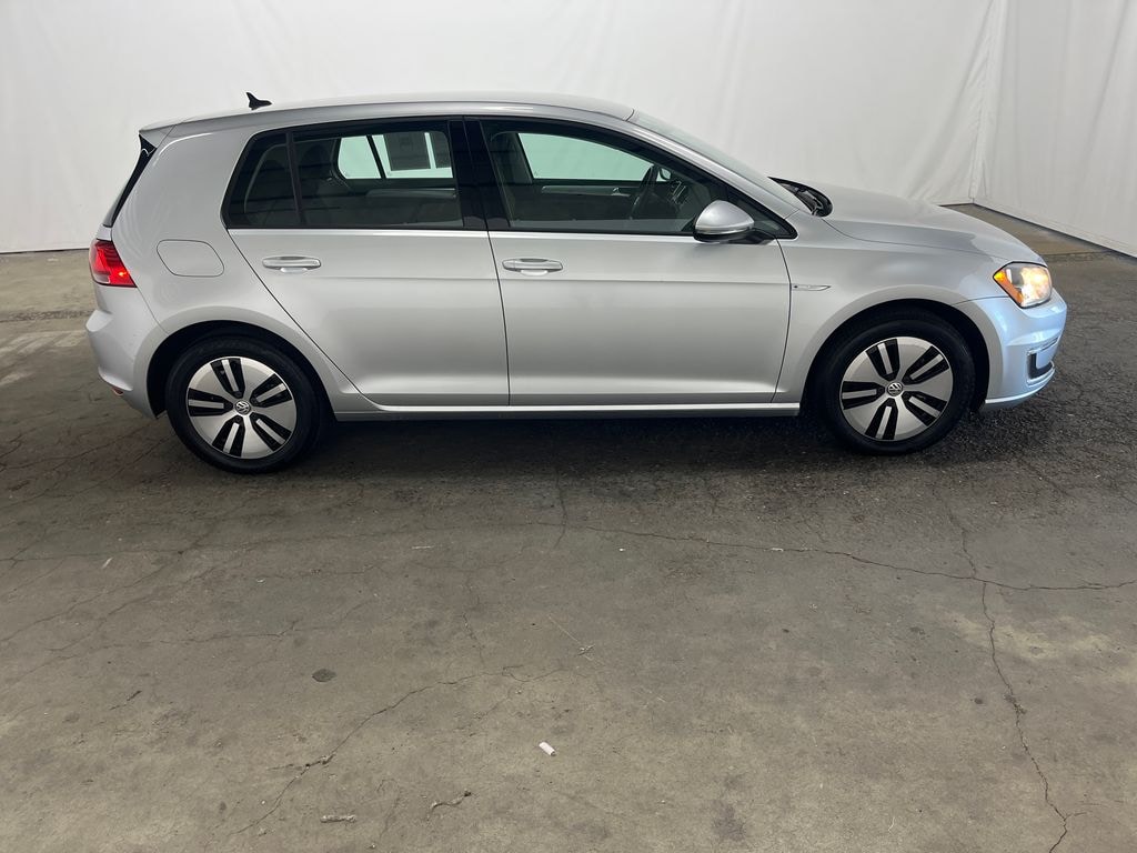 Used 2016 Volkswagen e-Golf SE Hatchback