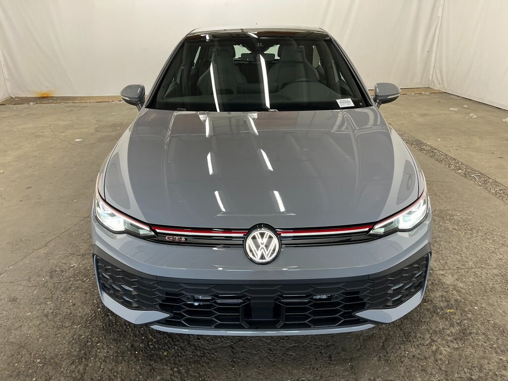 2025 Volkswagen Golf GTI SE photo 2