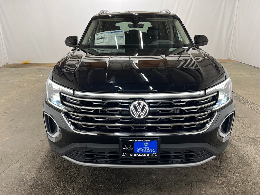2025 Volkswagen Atlas SEL photo 2