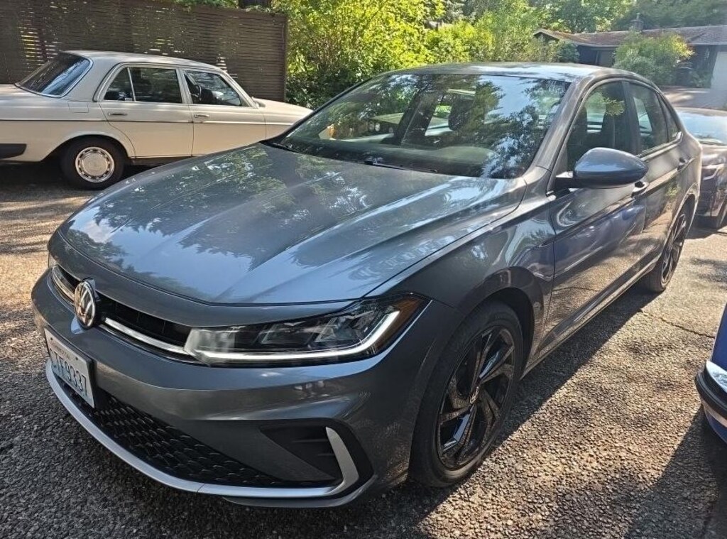 Used 2025 Volkswagen Jetta 1.5T SE Sedan