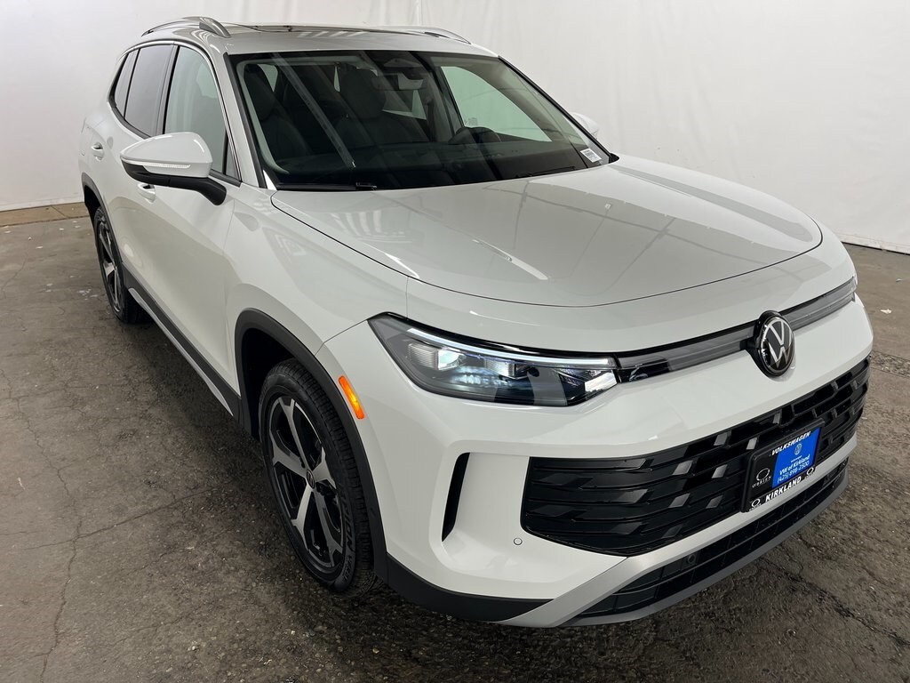 2025 Volkswagen Tiguan SE photo 3