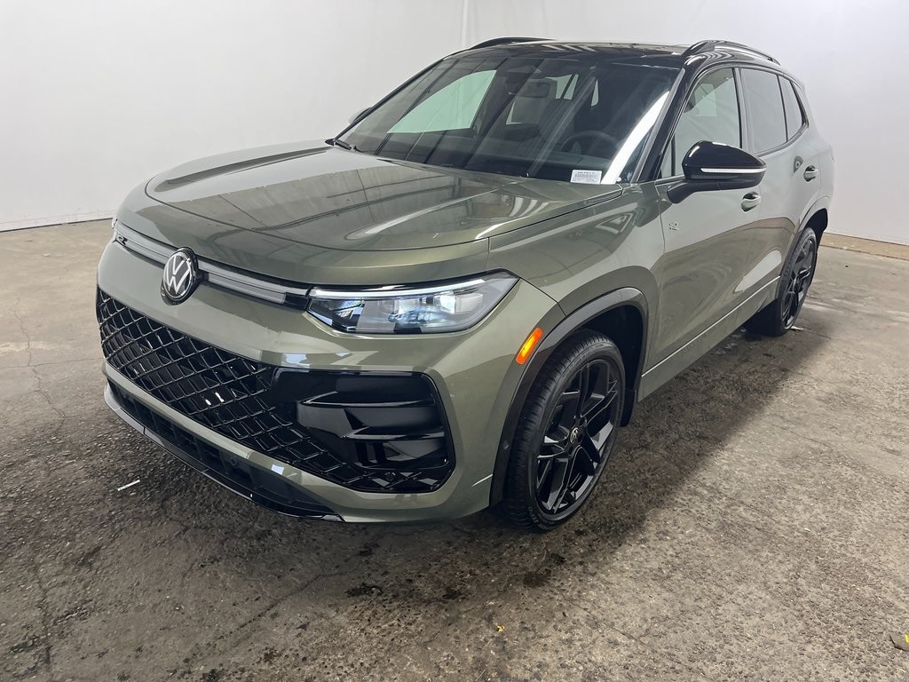 2026 Volkswagen Tiguan SE R-LINE BLACK's photo