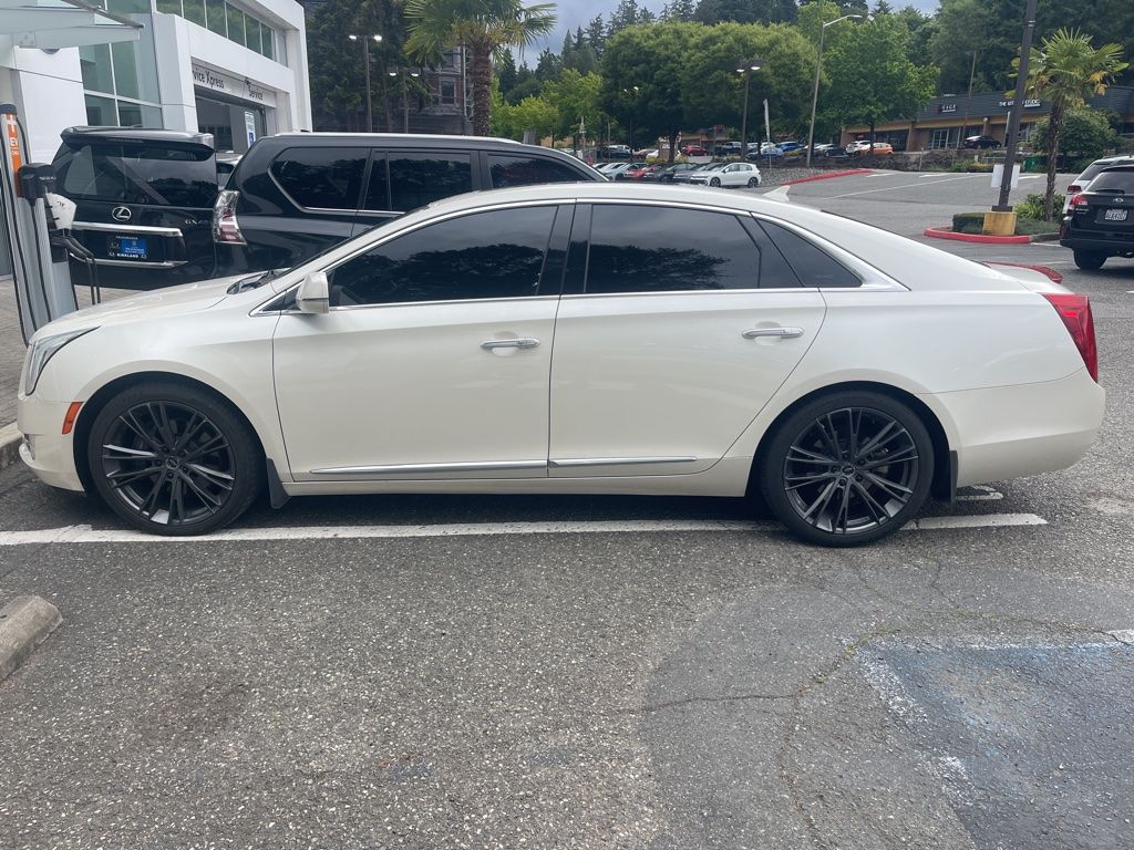 2013 Cadillac XTS 3.6L FWD Premium Collection's photo