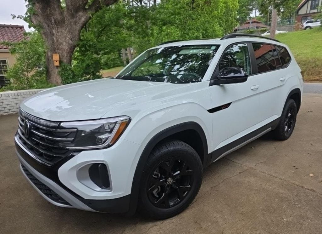 2025 Volkswagen Atlas 2.0T Atlas Peak Edition 4MOTION's photo