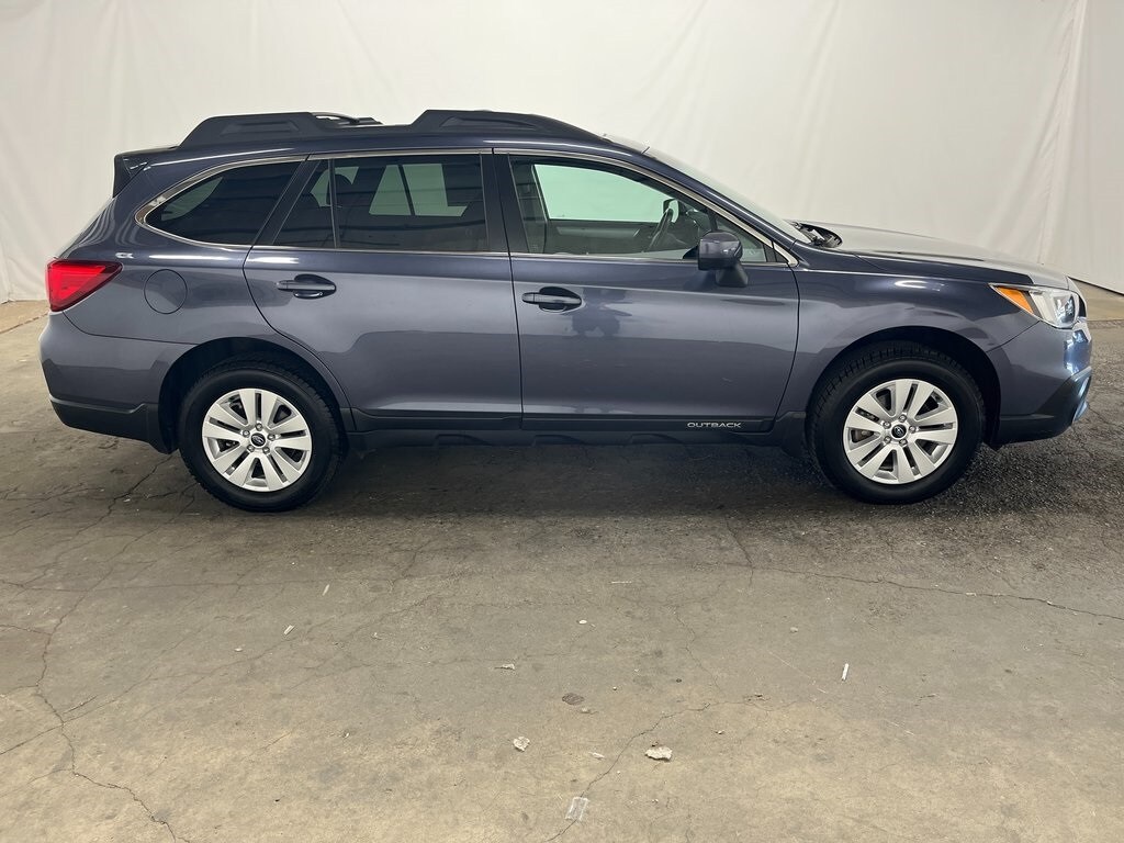 2017 Subaru Outback 2.5i Premium photo 4