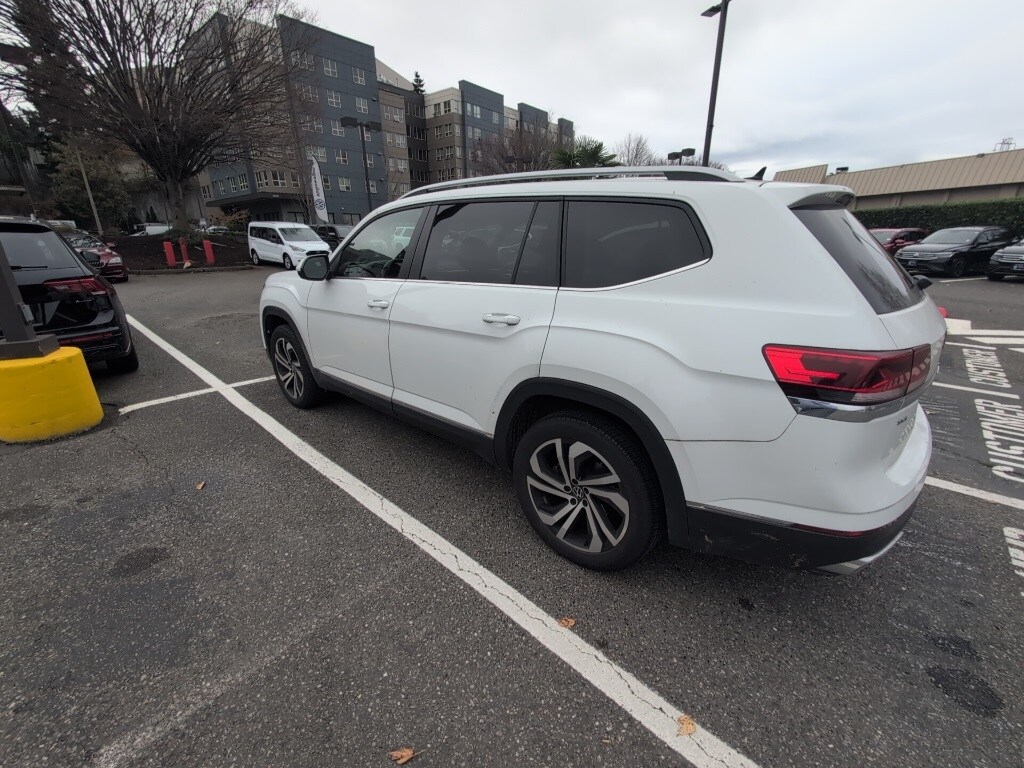 2022 Volkswagen Atlas SEL photo 2