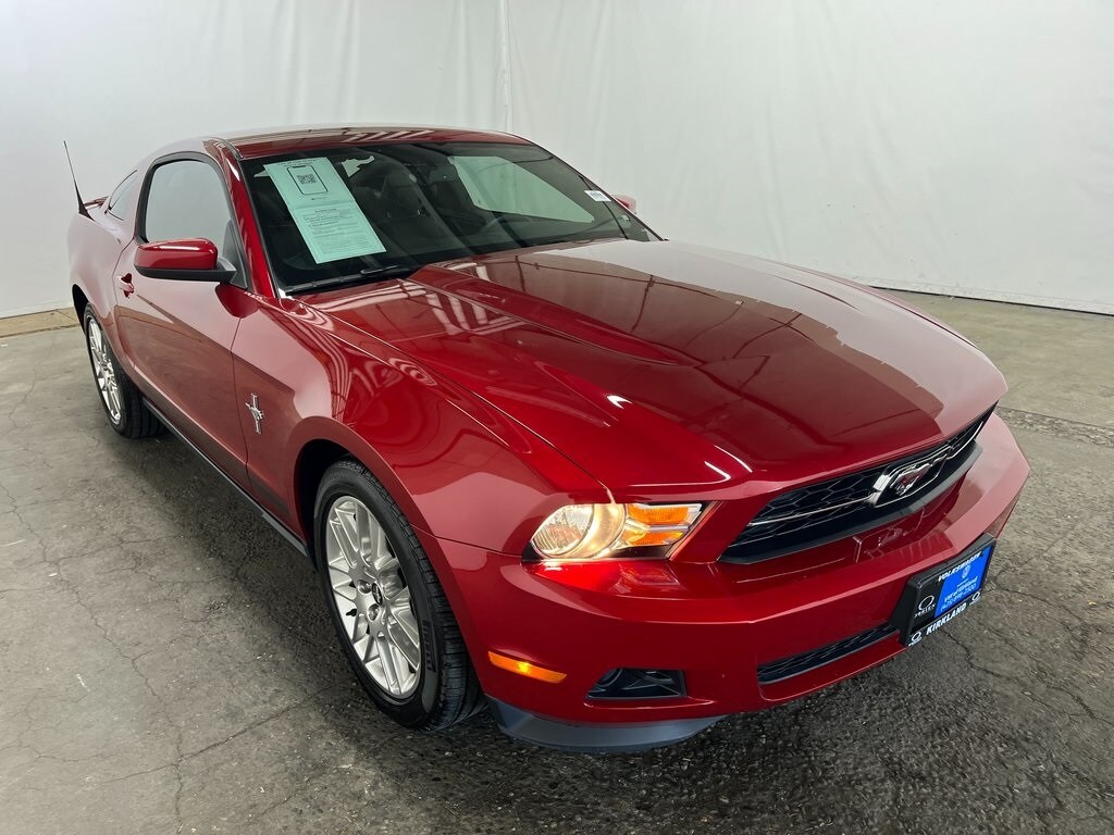 2012 Ford Mustang V6 Premium photo 3