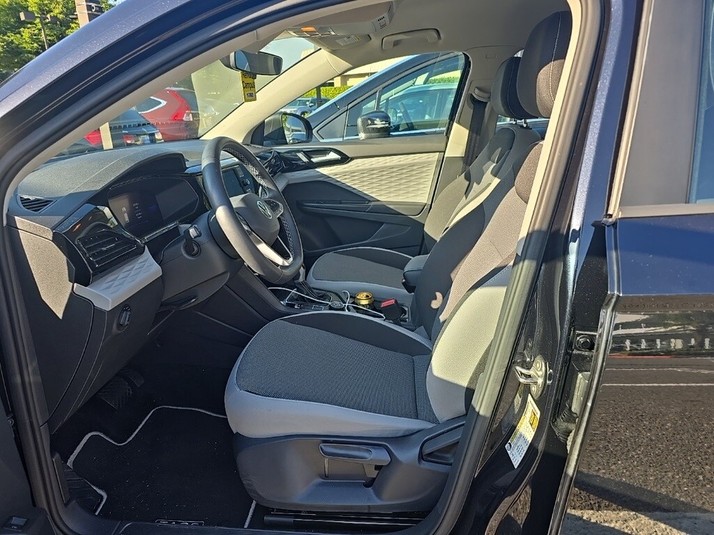 2023 Volkswagen Taos S photo 2
