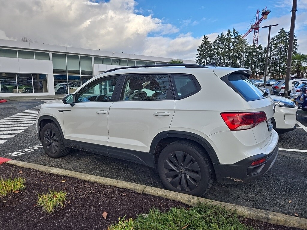 2022 Volkswagen Taos S photo 2