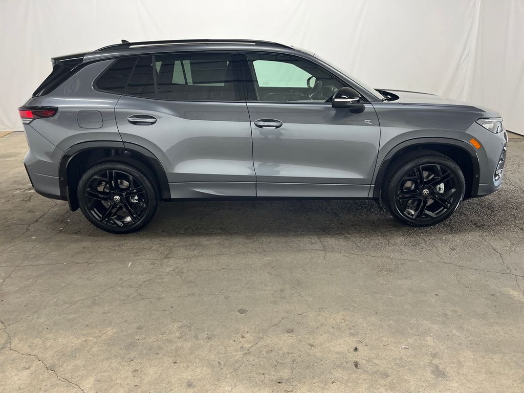 New 2026 Volkswagen Tiguan 2.0T SE R-Line Black SUV