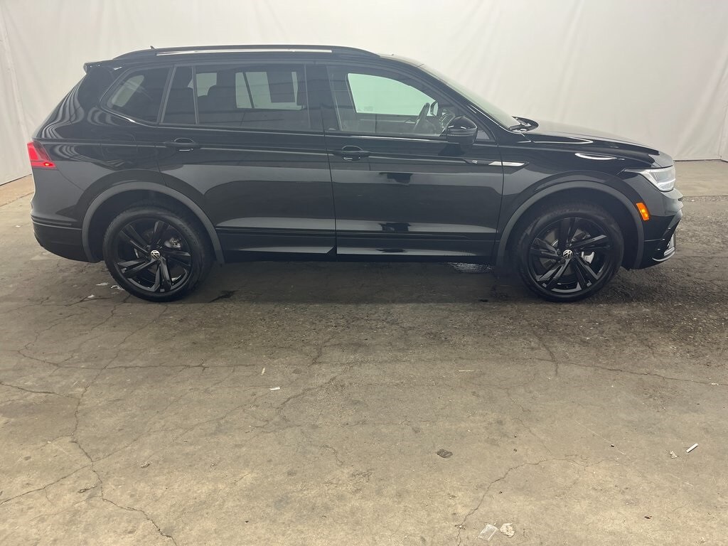 2024 Volkswagen Tiguan SE R-Line Black photo 4