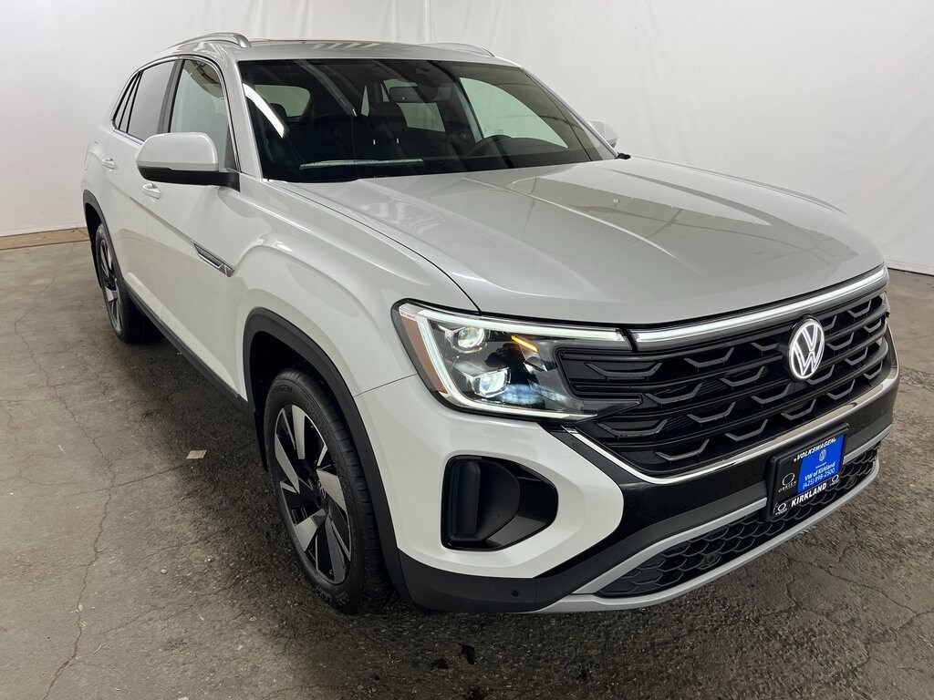 2025 Volkswagen Atlas Cross Sport SEL photo 3