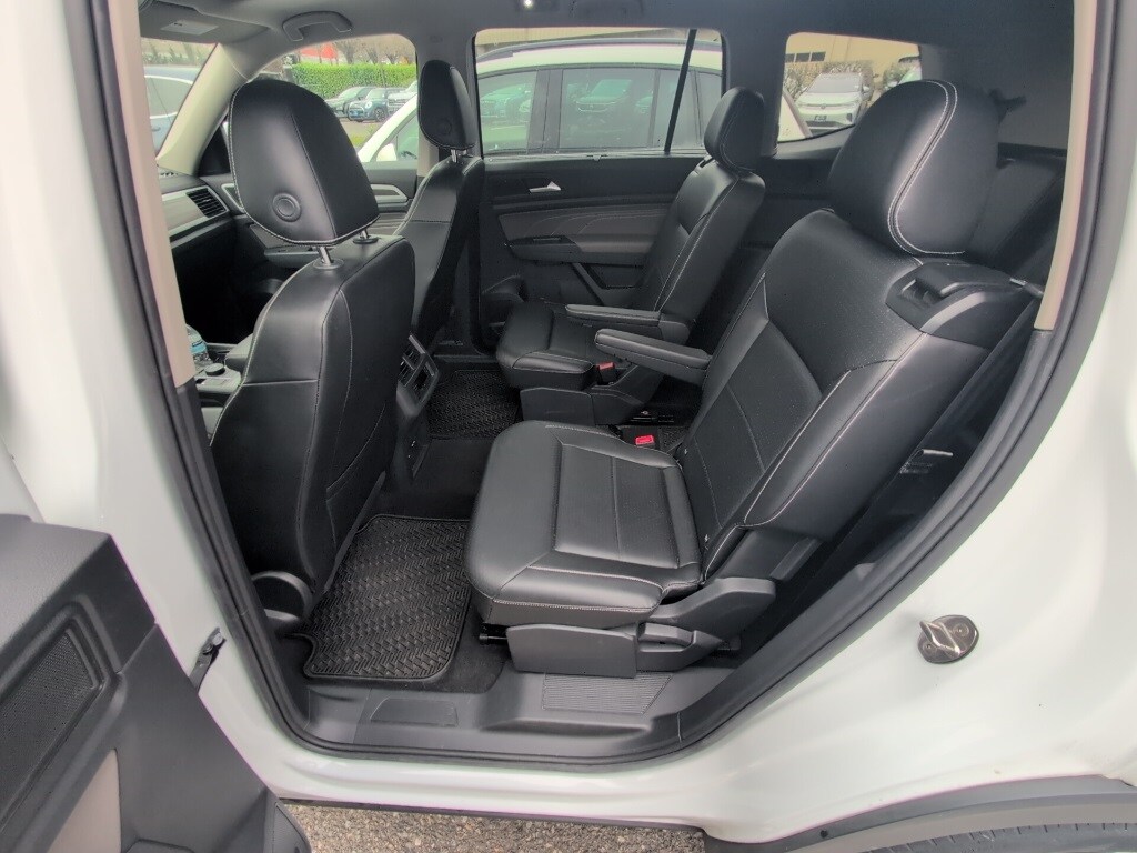 2022 Volkswagen Atlas SEL photo 3