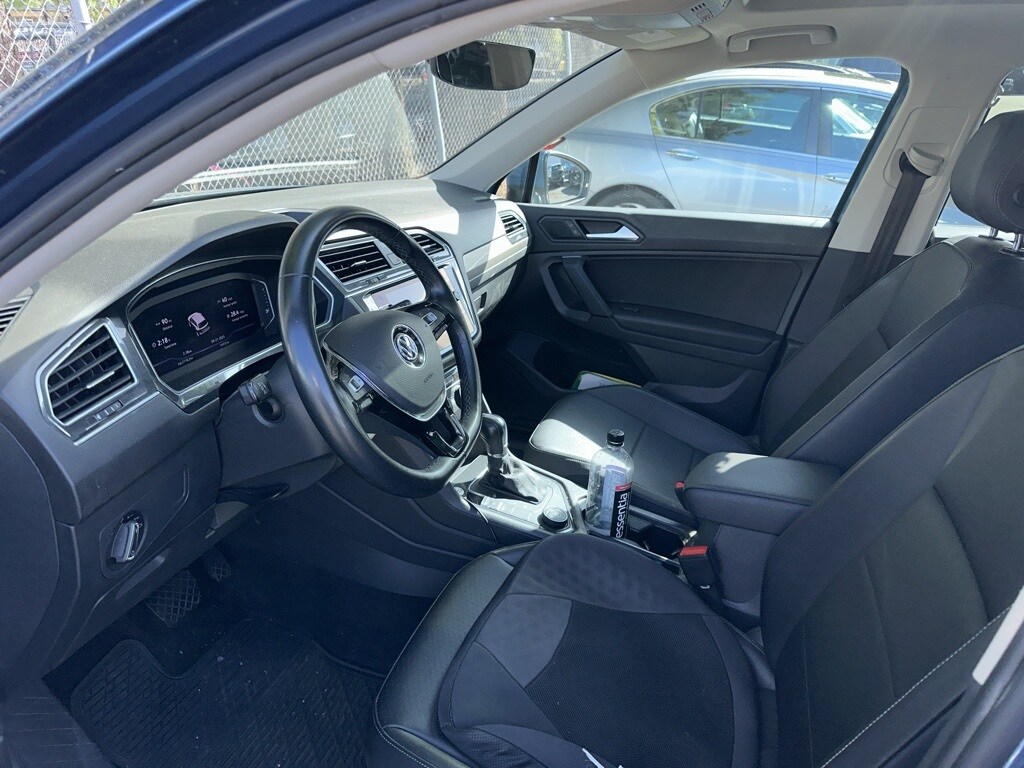 2019 Volkswagen Tiguan SEL photo 2