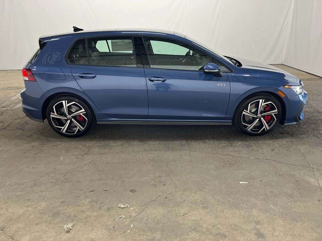 2025 Volkswagen Golf GTI SE photo 4