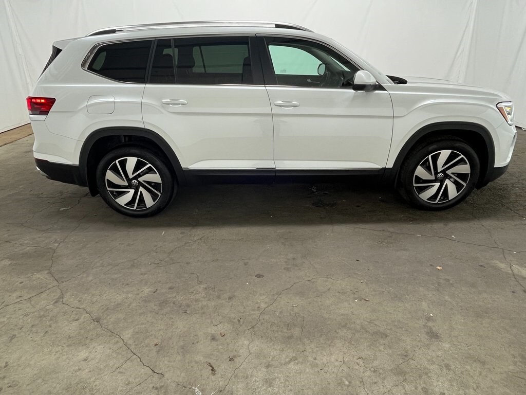 2025 Volkswagen Atlas SEL photo 4