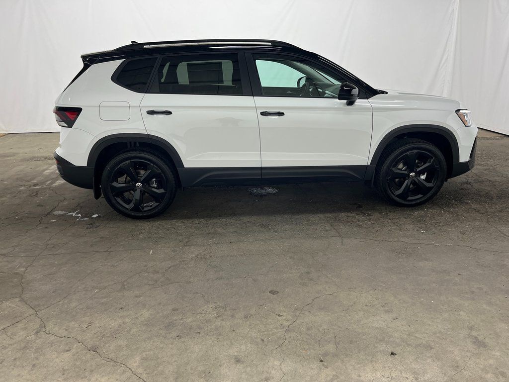 New 2026 Volkswagen Taos 1.5T SE Black SUV