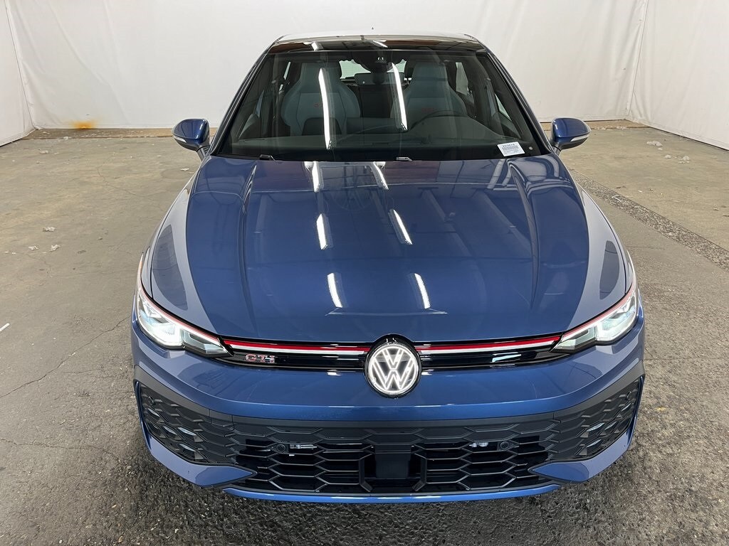 2025 Volkswagen Golf GTI SE photo 2