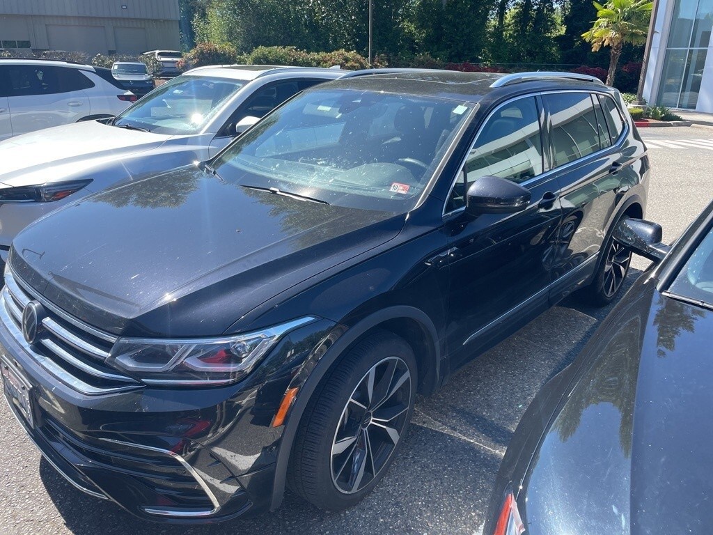 2022 Volkswagen Tiguan SEL Premium R-Line photo 2
