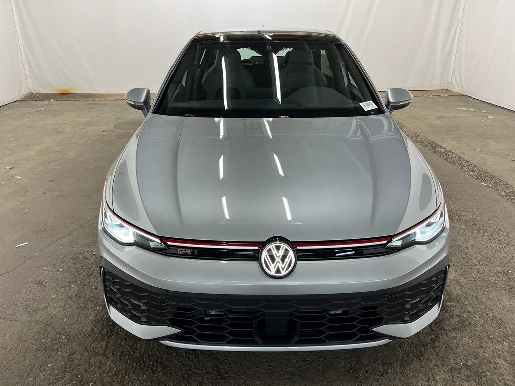 2025 Volkswagen Golf GTI SE photo 2
