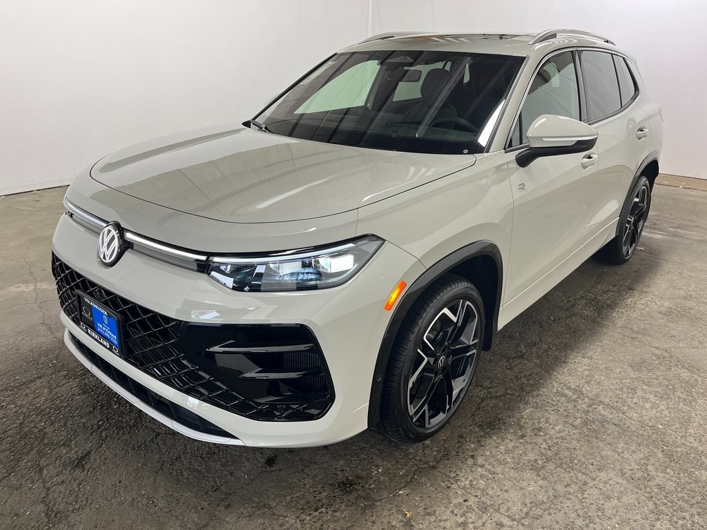2026 Volkswagen Tiguan SEL R-LINE TURBO's photo