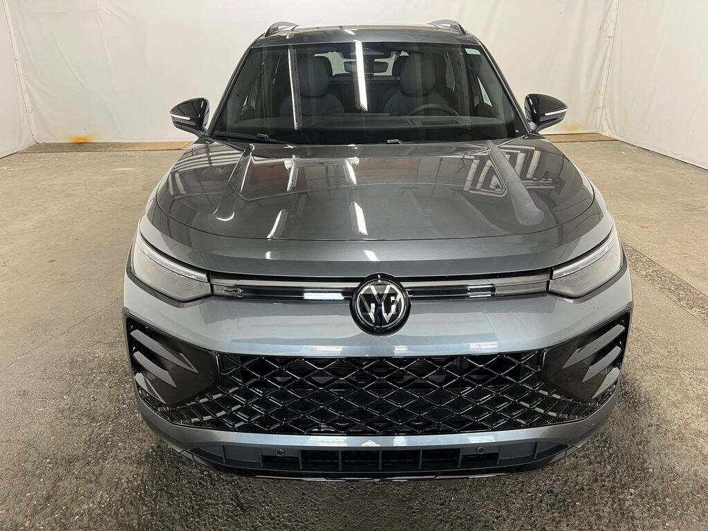 New 2026 Volkswagen Tiguan 2.0T SE R-Line Black SUV