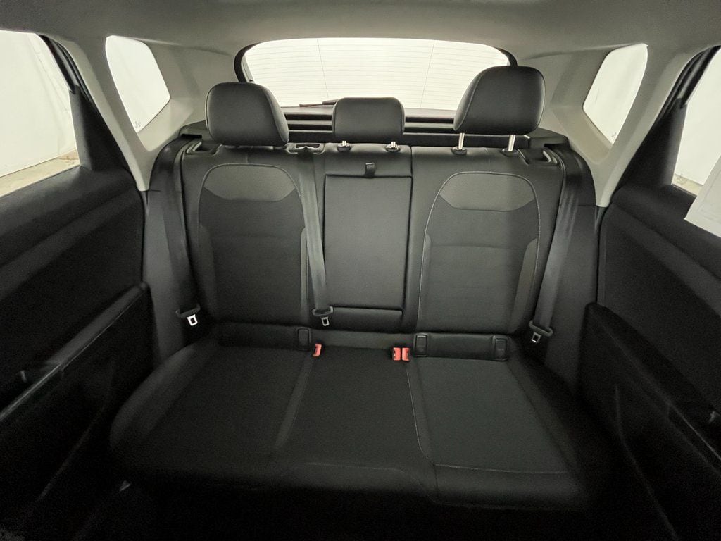 2026 Volkswagen Taos SE Black - Photo 19