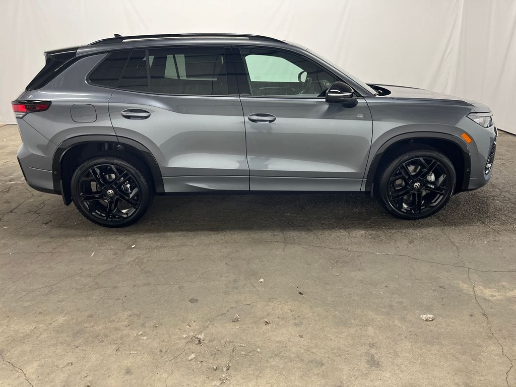 New 2026 Volkswagen Tiguan 2.0T SE R-Line Black SUV