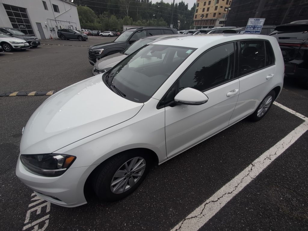 2018 Volkswagen Golf TSI S's photo