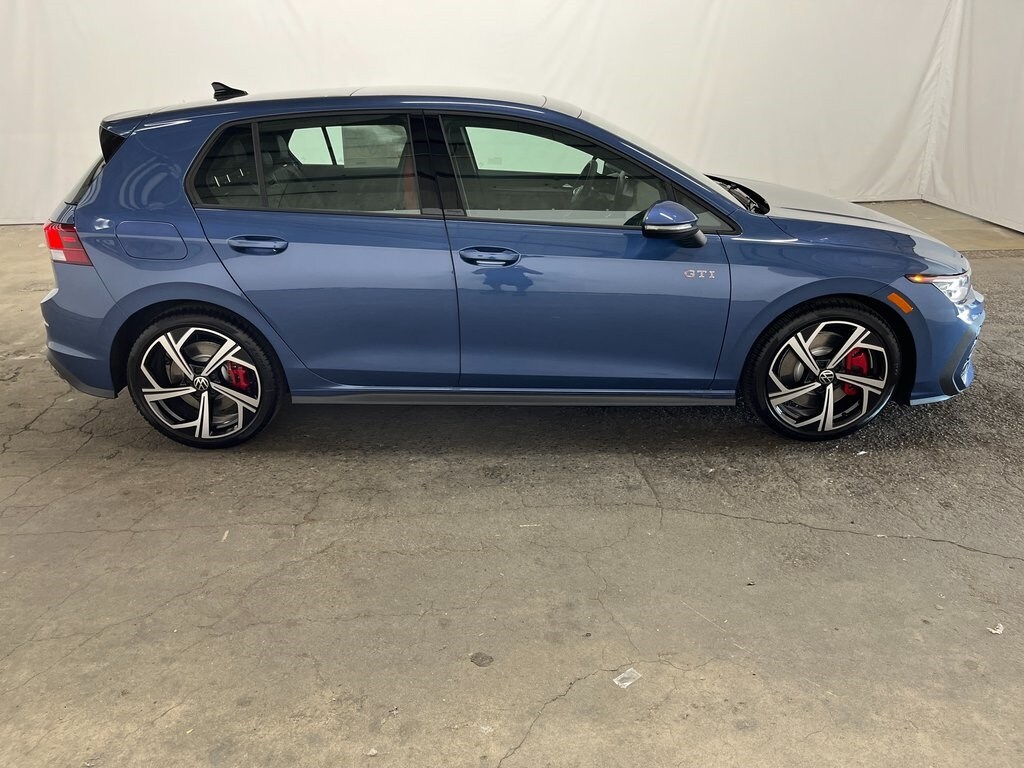 2025 Volkswagen Golf GTI SE photo 4