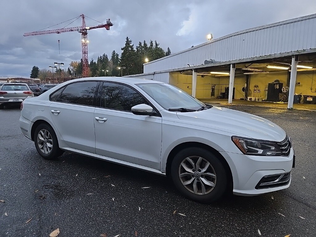 2018 Volkswagen Passat 2.0T S photo 2