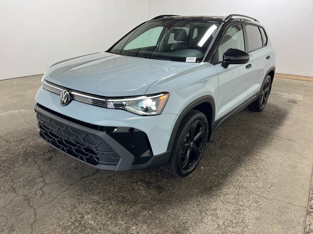 New 2026 Volkswagen Taos 1.5T SE Black SUV