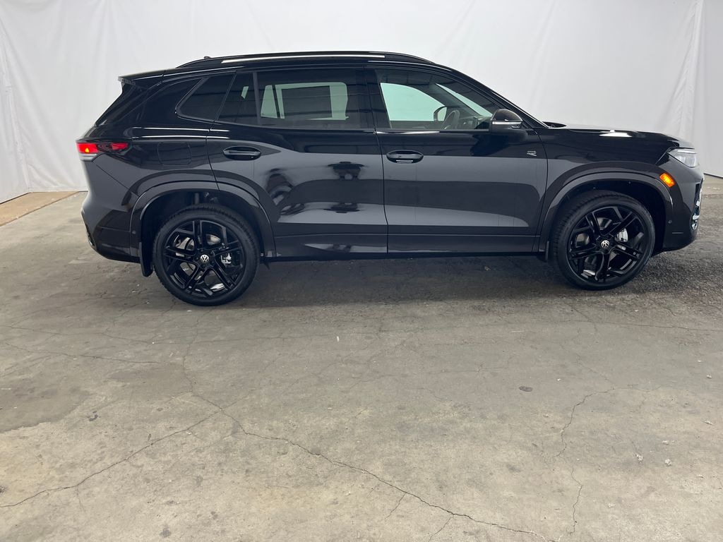 New 2026 Volkswagen Tiguan 2.0T SE R-Line Black SUV