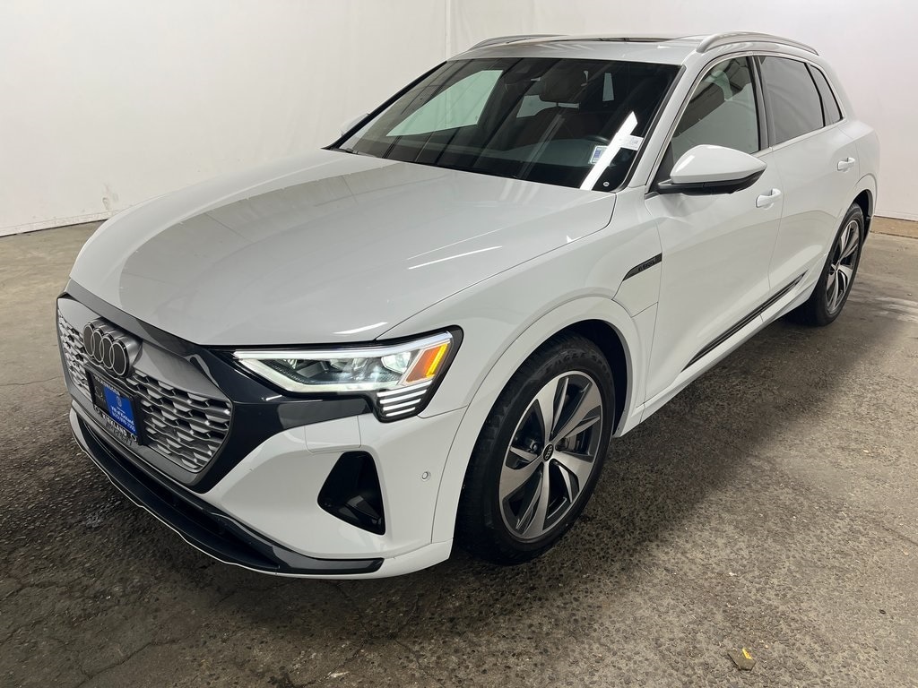 2024 Audi Q8 e-tron Premium Plus's photo