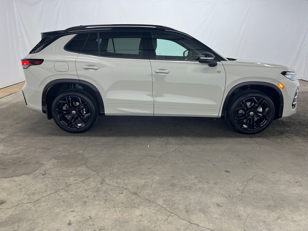 New 2026 Volkswagen Tiguan 2.0T SE R-Line Black SUV