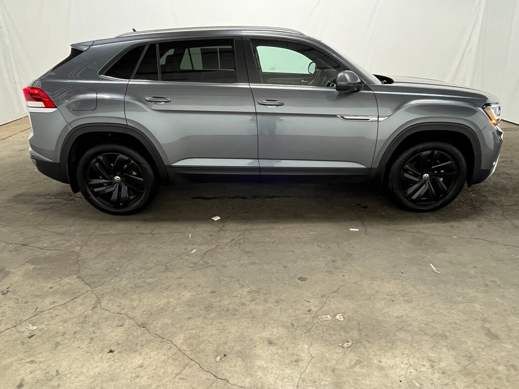 2023 Volkswagen Atlas Cross Sport V6 SE Technology photo 2