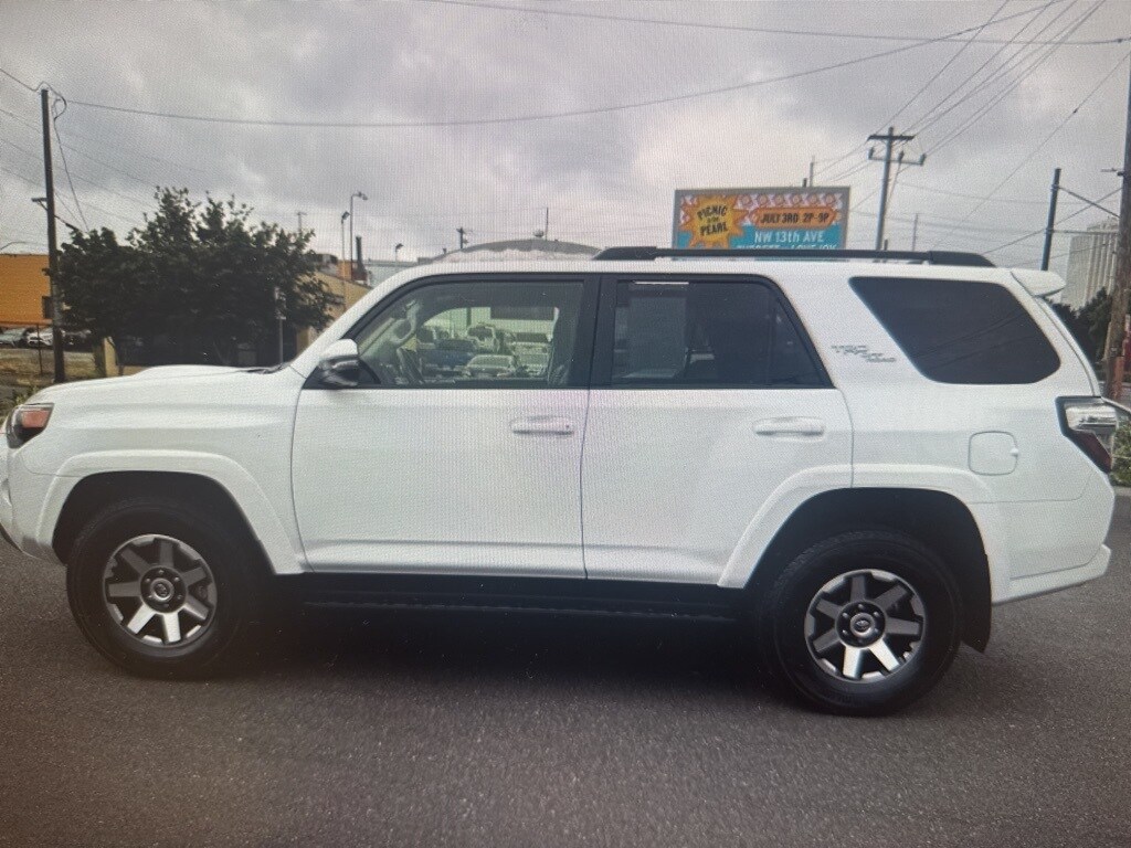 2024 Toyota 4Runner TRD Off-Road Premium photo 3