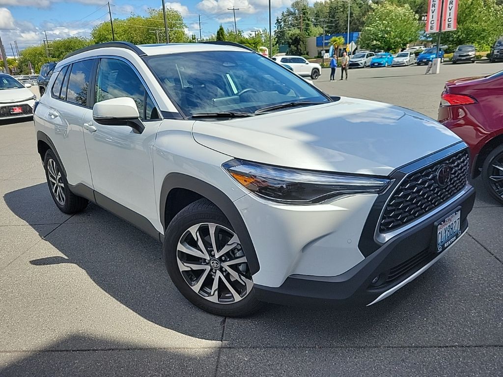 2024 Toyota Corolla Cross XLE AWD's photo