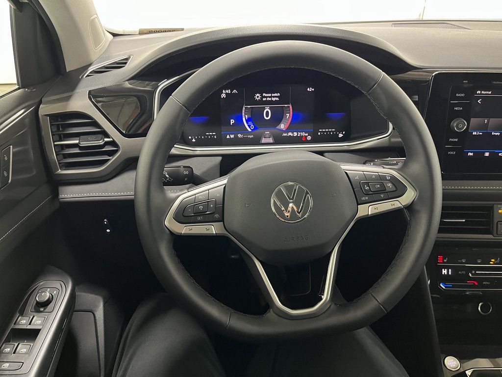 2026 Volkswagen Taos SE Black - Photo 17
