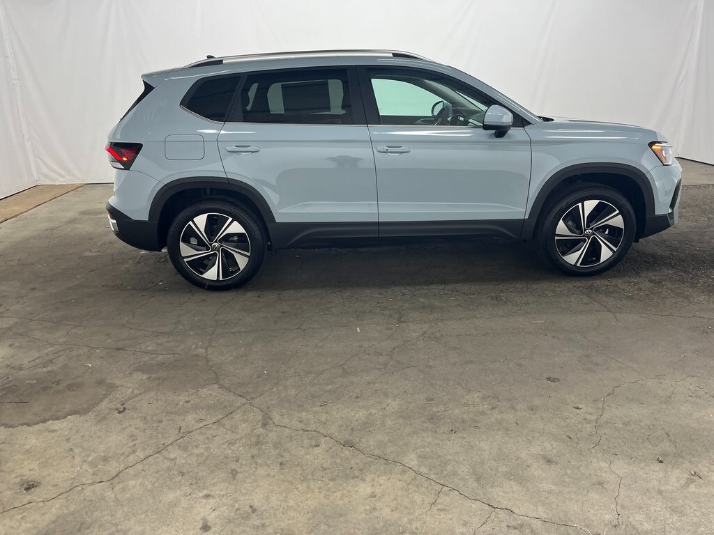 New 2026 Volkswagen Taos 1.5T SE SUV