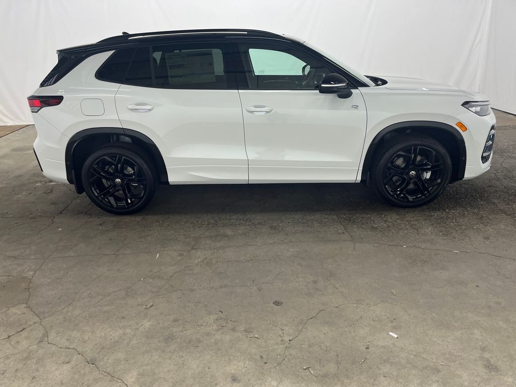 New 2026 Volkswagen Tiguan 2.0T SE R-Line Black SUV