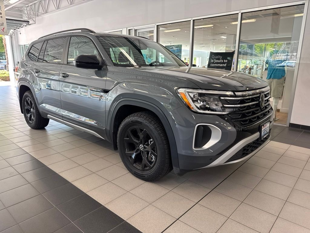 Used 2025 Volkswagen Atlas 2.0T Peak Edition SUV