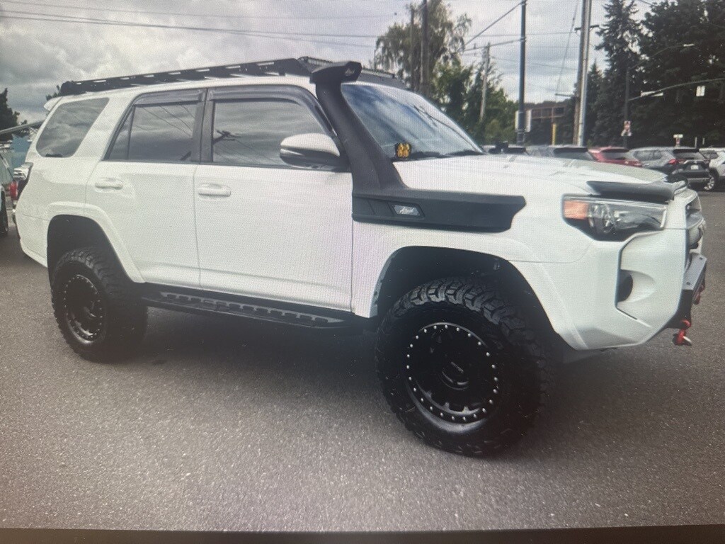 2022 Toyota 4Runner SR5 Premium photo 2
