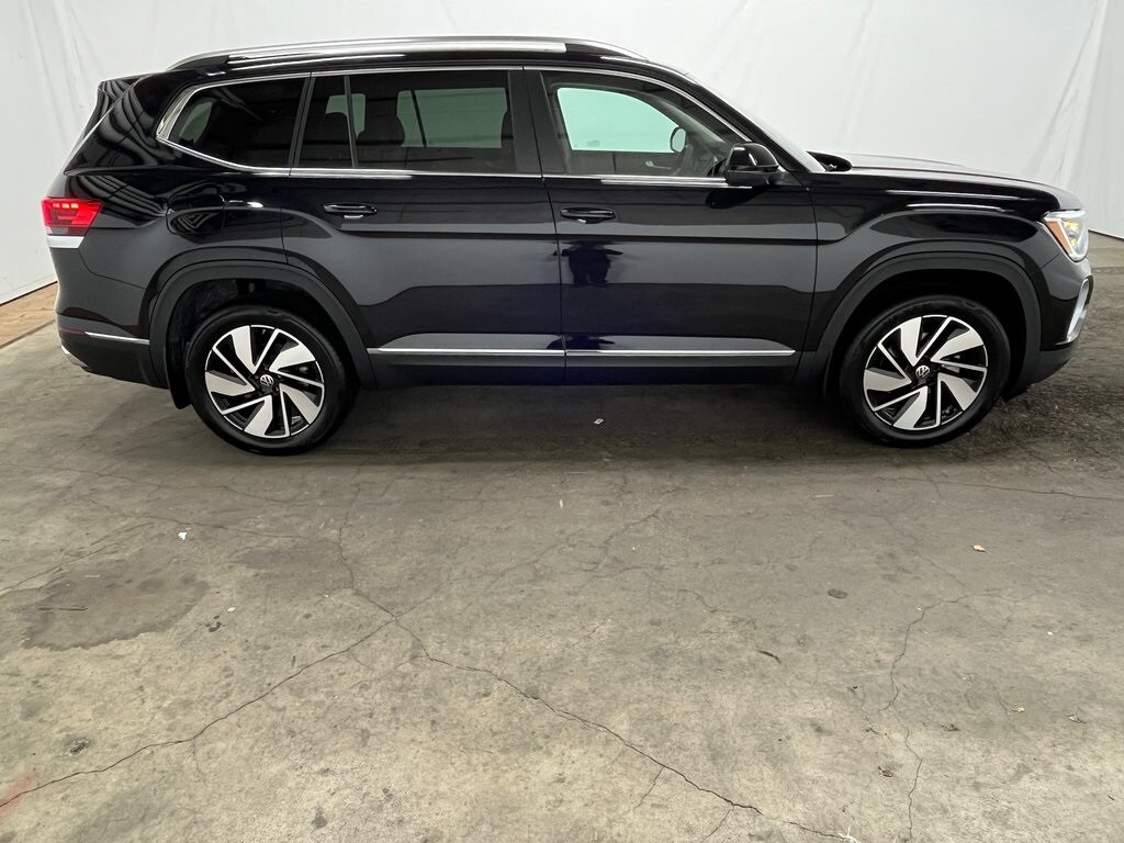 2025 Volkswagen Atlas SEL photo 4