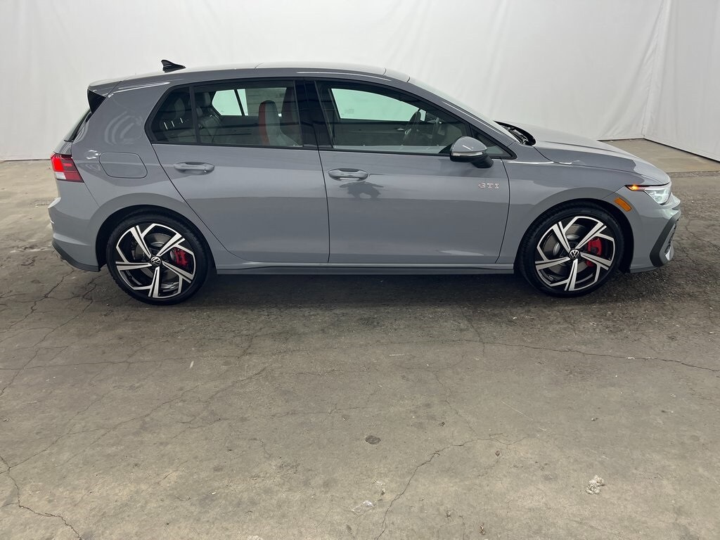 2025 Volkswagen Golf GTI SE photo 4